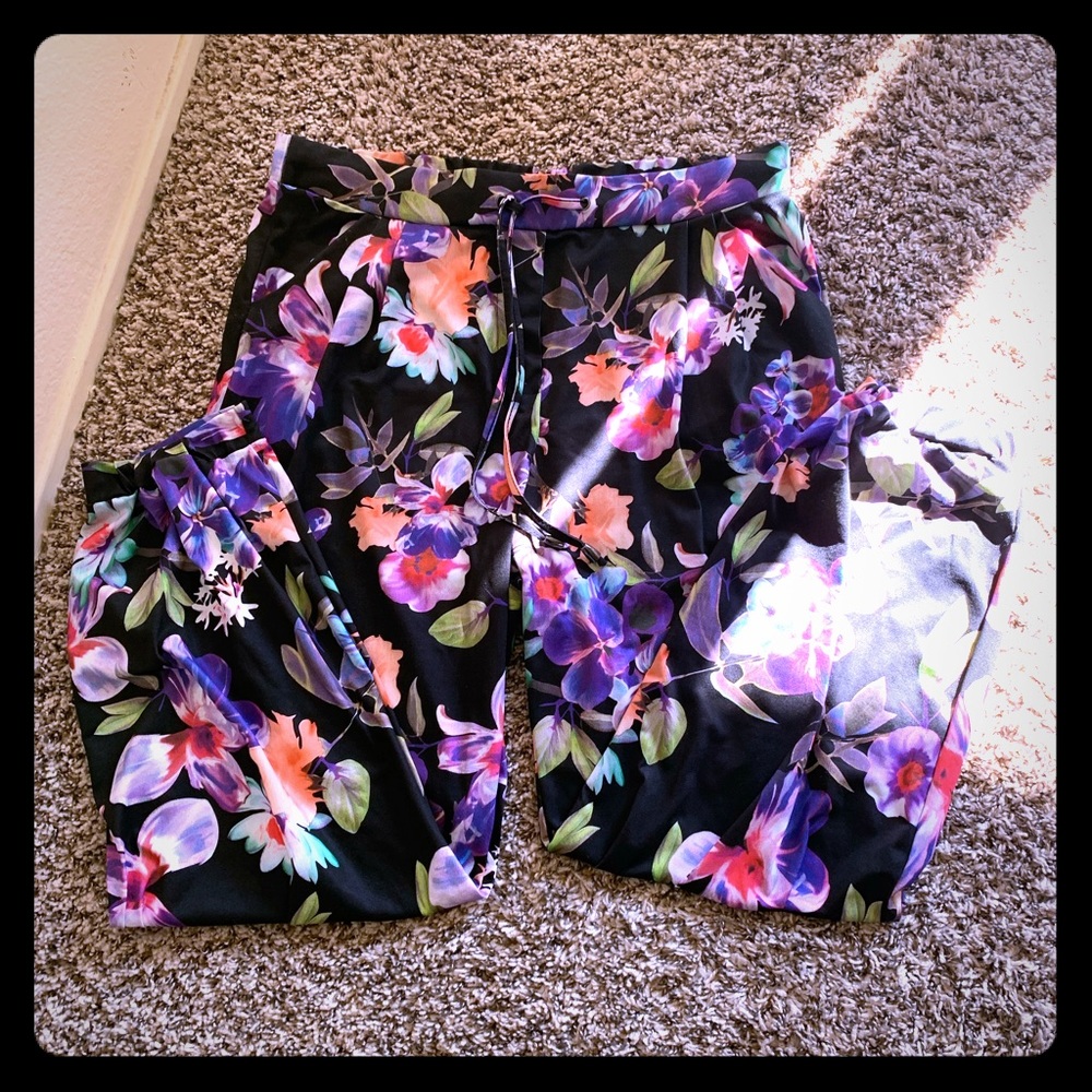 ❌NOT available❌🎀 women floral pants 🎀